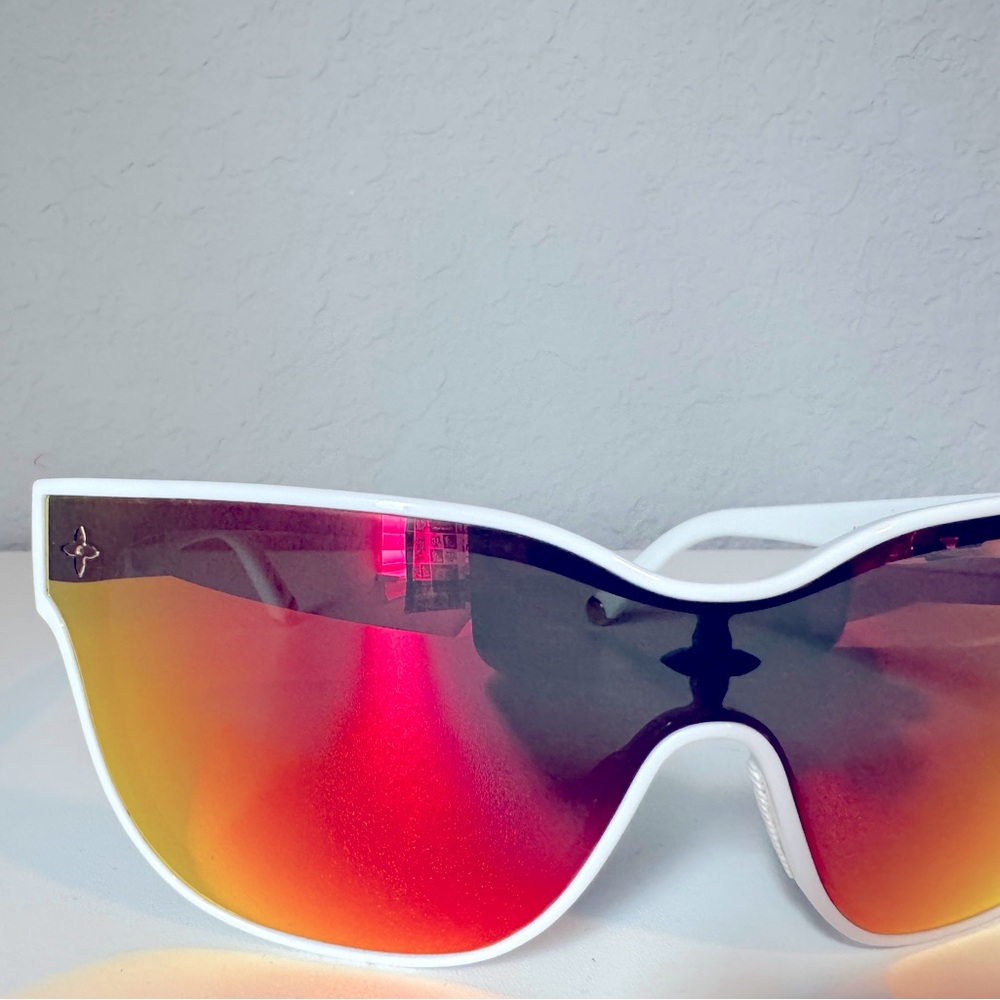 Louis Vuitton *** LV Shadow Square Z1845U White Sunglasses with Vibrant Lenses